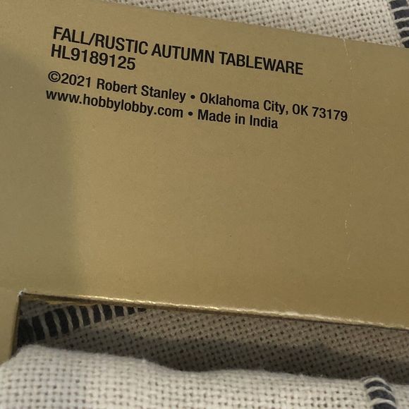 TABLE RUNNER - Picture 7 of 8